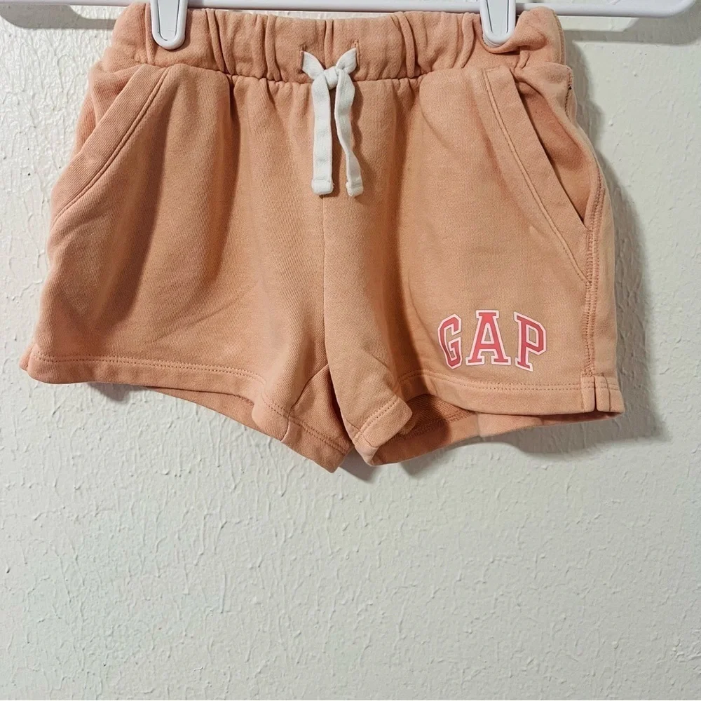 GAP Girls Size Small (6-7) Logo Casual Shorts - Tan and Cream /Peach EUC Comfy